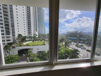 442 - 19201 E Collins Ave, Condo with 0 bedrooms, 1 bathrooms and null parking in Sunny Isles Beach FL | Image 2