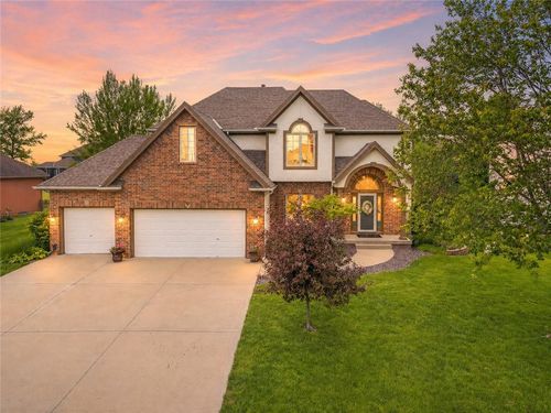 8824 N Farley Ave, Kansas City, MO, 64157-8538 | Card Image
