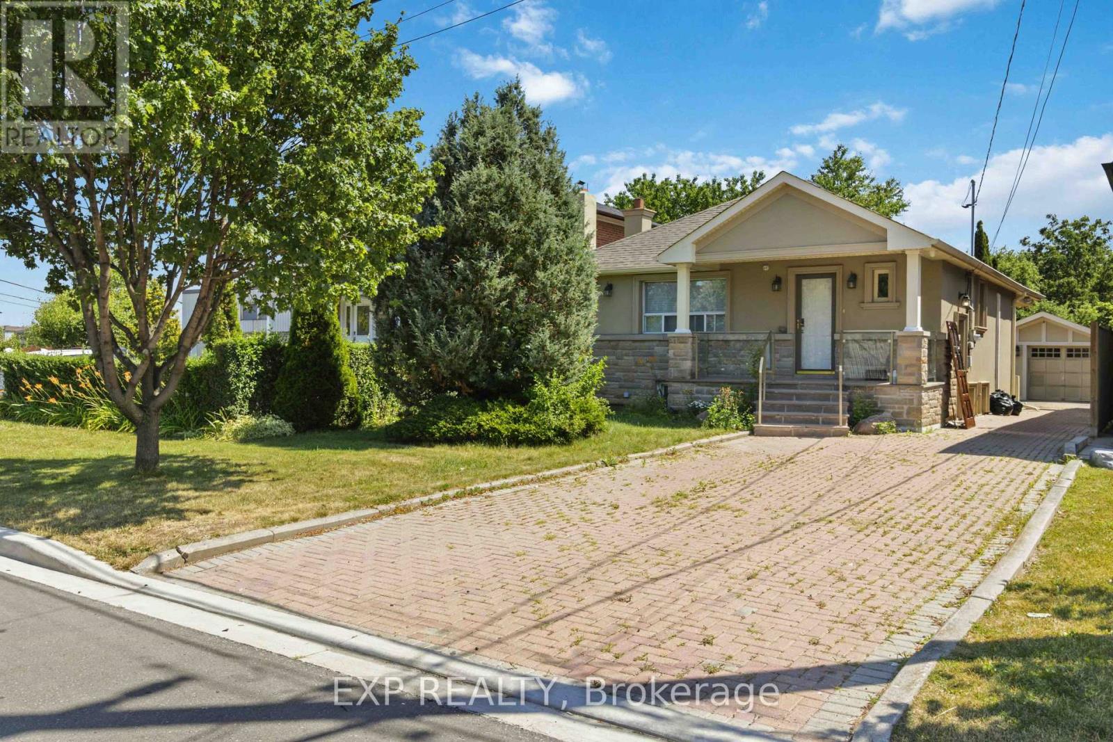 Residential Lease in Toronto (Maple Leaf)