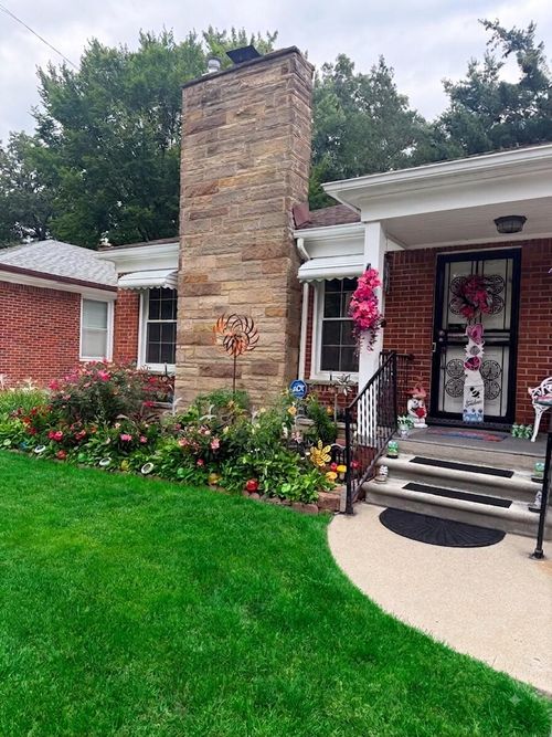 24080 Oneida St, Oak Park, MI, 48237-3721 | Card Image