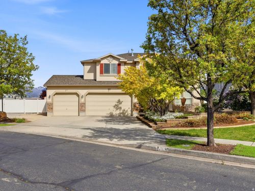 902 Romsey Ct, North Salt Lake, UT, 84054-6109 | Card Image