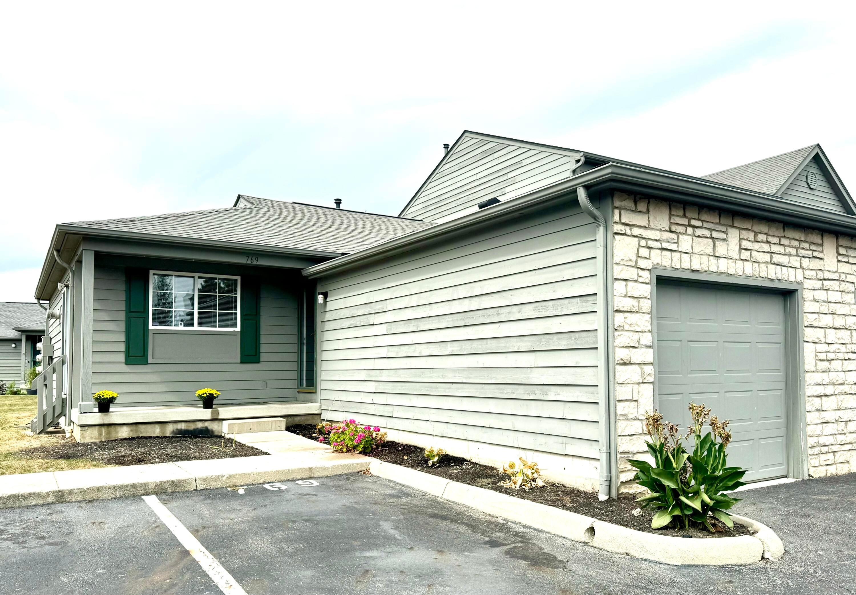 Parkgrove Way, Lewis Center, OH 43035