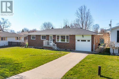 38 Bruce Ave, Leamington, ON, N8H4C5 | Card Image