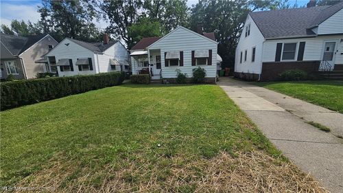 12332 Park Knoll Dr, Garfield Heights, OH, 44125-1720 | Card Image
