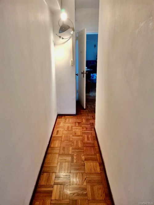 apt-8f-1604 Metropolitan Ave, Bronx, NY, 10462-6947 | Card Image