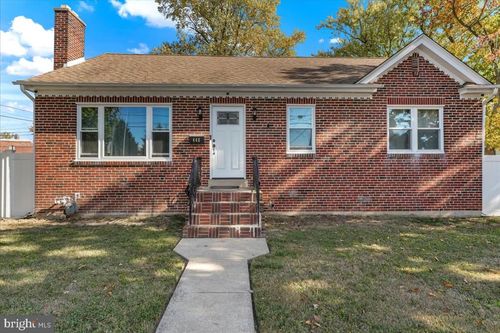 446 Edgewood Ave, FOLSOM, PA, 19033-2213 | Card Image