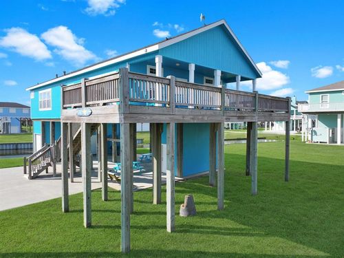 936 Surf Rd, Crystal Beach, TX, 77650-3631 | Card Image