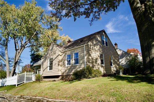 1595 Evergreen Ave, Akron, OH, 44301-2038 | Card Image