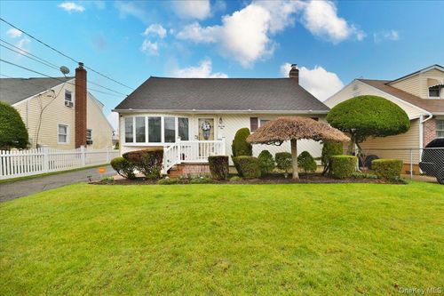 75 Beebe Ave, Hempstead, NY, 11550-7506 | Card Image
