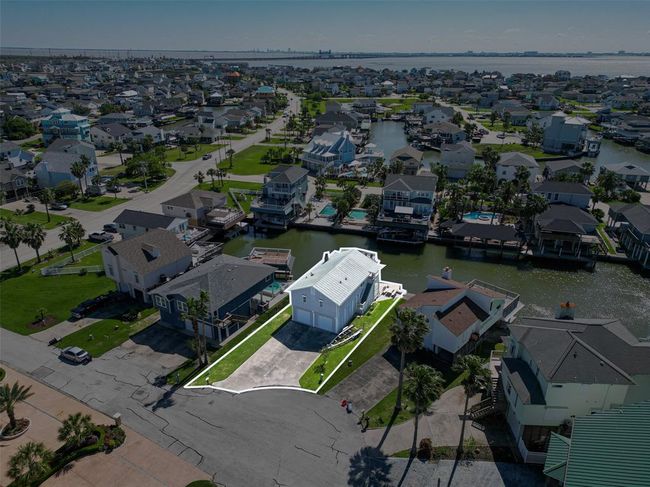 210 Sampan Dr, House other with 2 bedrooms, 2 bathrooms and 2 parking in Tiki Island TX | Image 49