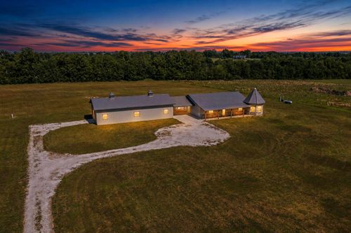 4426 S 86th Rd, Bolivar, MO, 65613-6009 | Card Image