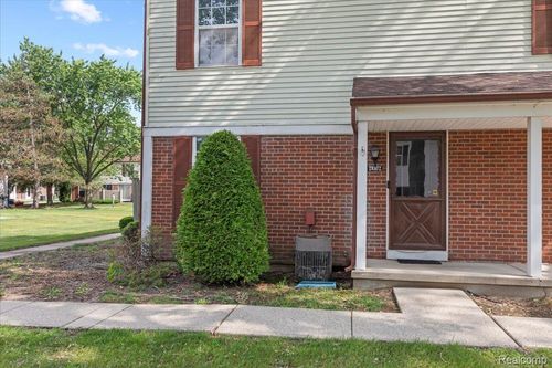 24672 N Meadow Dr, Harrison Twp, MI, 48045-3129 | Card Image