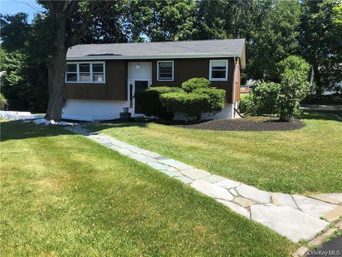 35 Oxford Rd, New Windsor, NY, 12553-6128 | Card Image