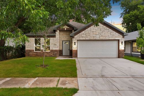 407 E Willingham St, Cleburne, TX, 76031-4220 | Card Image