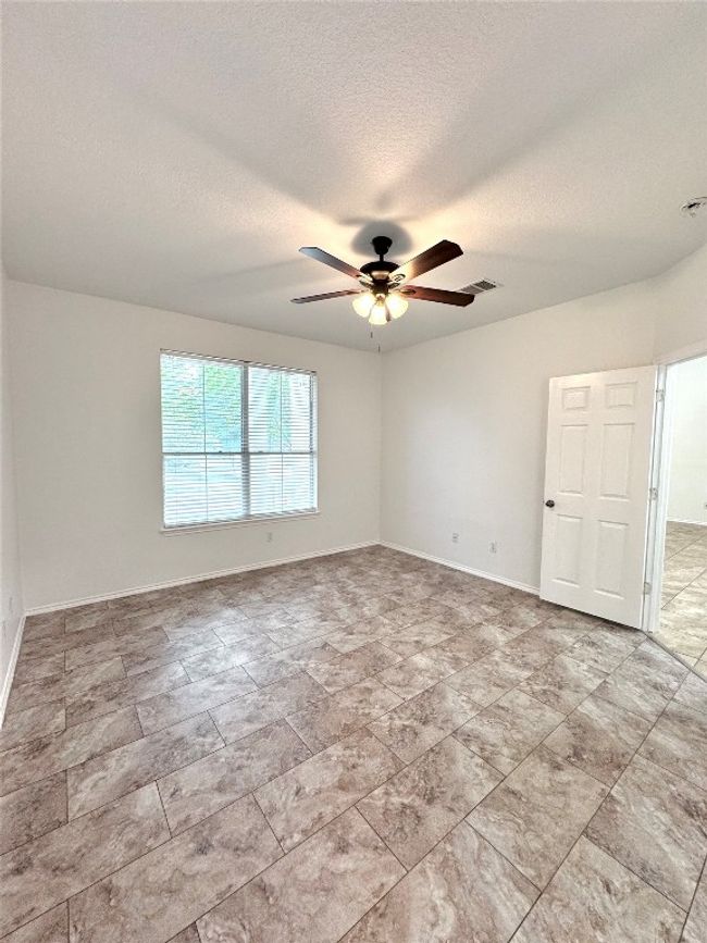 Unfurnished room featuring a ceiling fan and a textured ceiling | Image 12