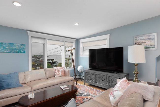 APT-3 - 74 E Main St, House other with 3 bedrooms, 3 bathrooms and 4 parking in Gloucester MA | Image 18