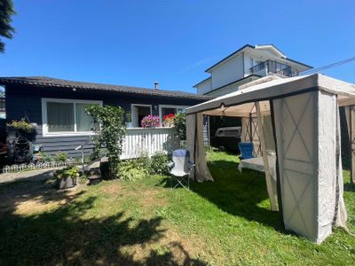 12851 115a Ave, House other with 3 bedrooms, 1 bathrooms and 2 parking in Surrey BC | Image 2