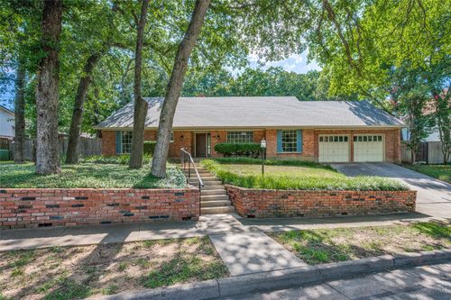 1902 Mossy Oak St, Arlington, TX, 76012-5620 | Card Image