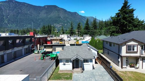 325 Hudson Bay St, Hope, BC, V0X1L4 | Card Image