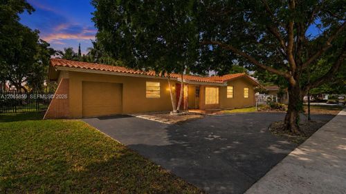 10710 Sw 32nd St, Miami, FL, 33165 | Card Image