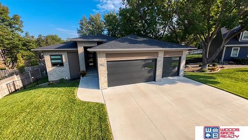 8110 Cooper Ct, Lincoln, NE, 68506-4758 | Card Image