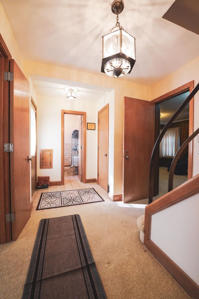 Front Entry | Image 19