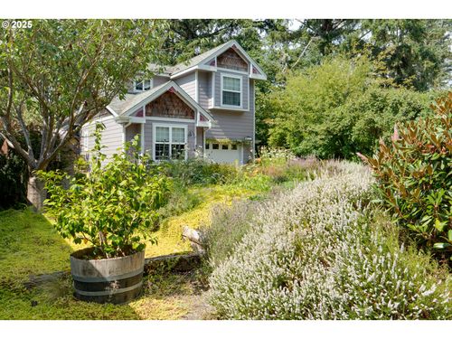 38 3rd St W, Chinook, WA, 98614-1342 | Card Image