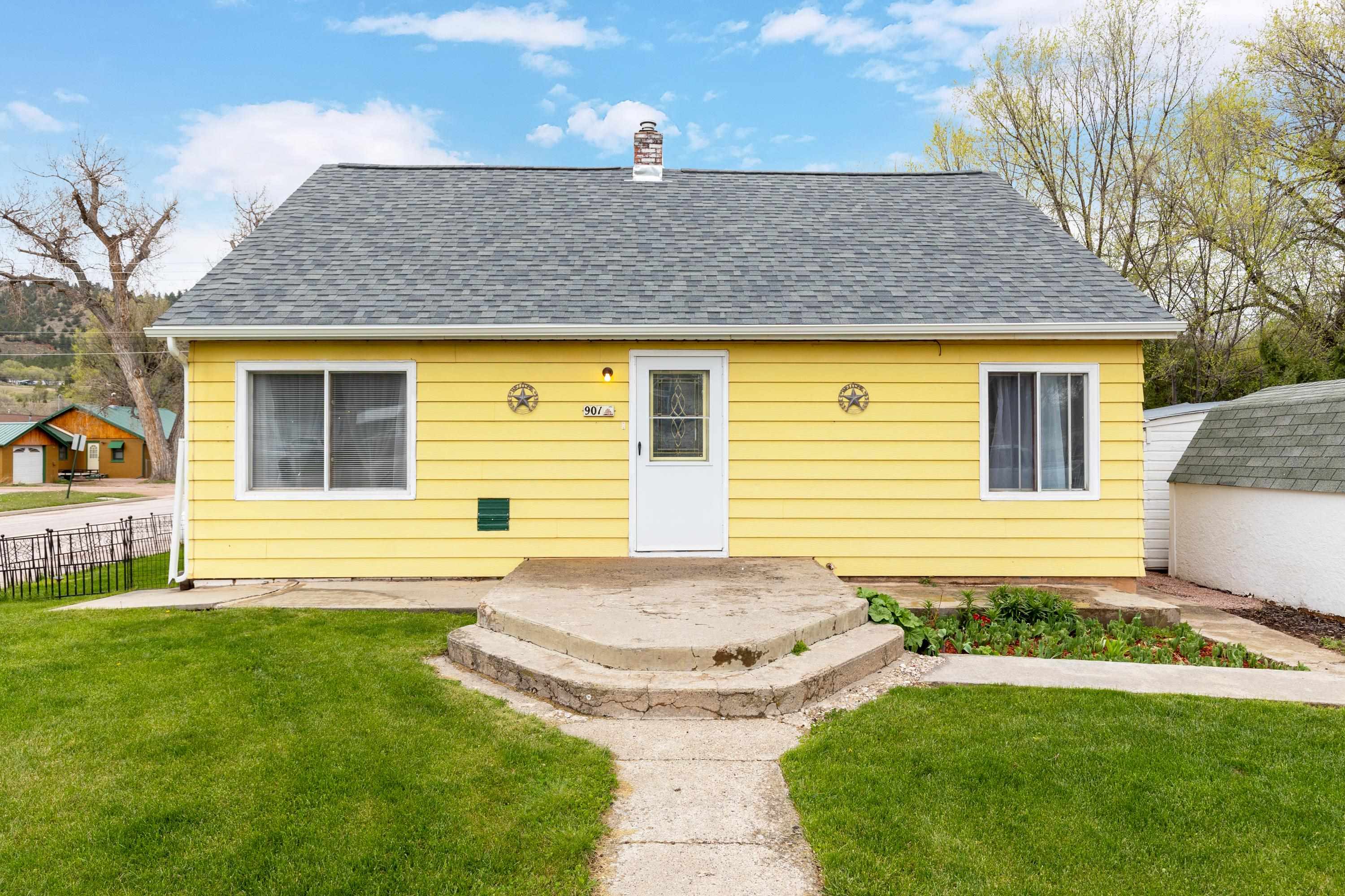 Chicago St, Hot Springs, SD 57747