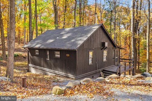 203 Honeysuckle Ln, HARPERS FERRY, WV, 25425-5029 | Card Image