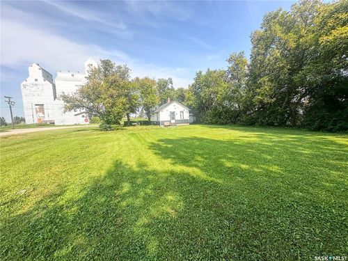 1 Main St, MacNutt, SK, S0A2A0 | Card Image