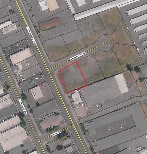 210 Commercial Ct, Medford, OR, 97501-0293 | Card Image