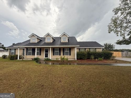 8 Parish Loop Ne, Hinesville, GA, 31313-7954 | Card Image