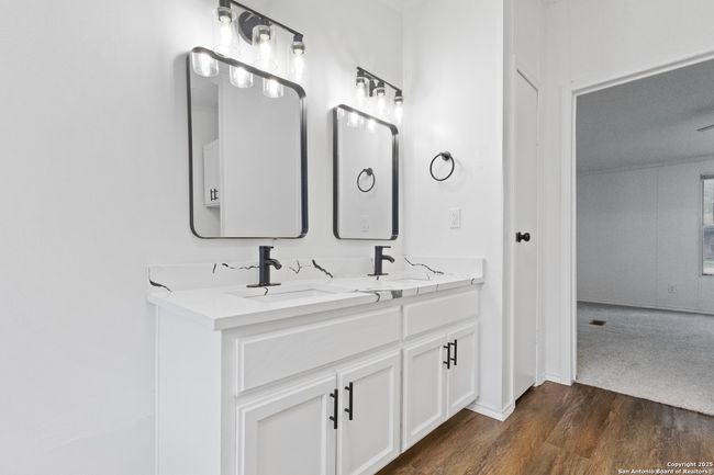 Master Bathroom Dual Vanity | Image 14