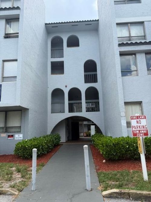 207-1750 N Congress Ave, West Palm Beach, FL, 33401-1614 | Card Image