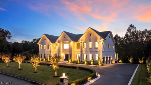 39 Westmount Dr, Livingston, NJ, 07039-4222 | Card Image