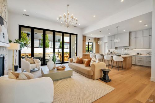 3572 Southridge Dr, Santa Rosa, CA, 95403 | Card Image