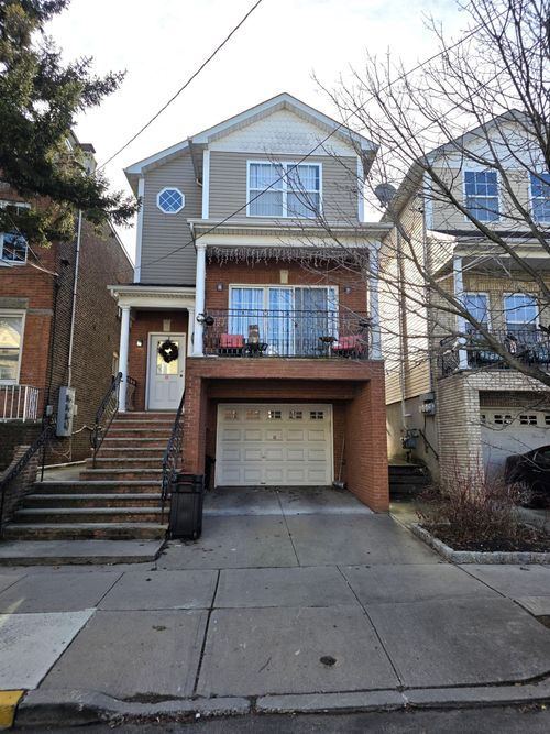 2-28 W 17th St, Bayonne, NJ, 07002-3604 | Card Image