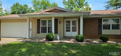 553 Goldwood Dr, Ballwin, MO, 63021-6315 | Card Image