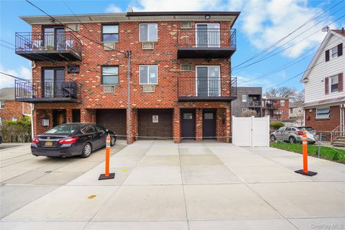 4658 161st St, Flushing, NY, 11358-3664 | Card Image