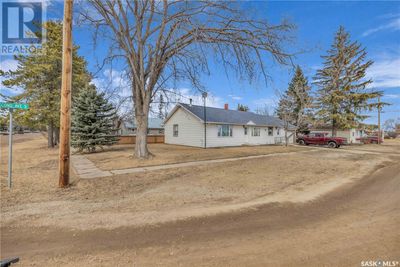 103 2 Ave S, House other with 4 bedrooms, 2 bathrooms and null parking in Goodsoil SK | Image 3