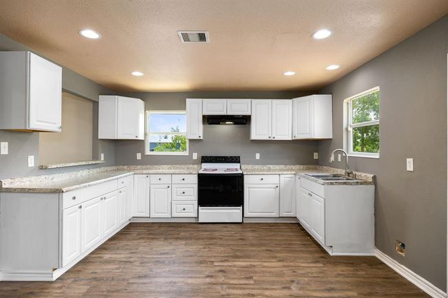 570 County Road 3558, House other with 4 bedrooms, 3 bathrooms and null parking in Cleveland TX | Image 9