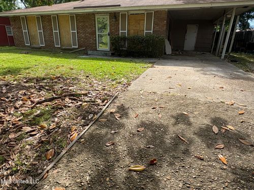 2805 Engleside Dr, Jackson, MS, 39212-2815 | Card Image