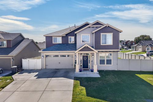 1713 Liberty Liberty Ln, Sunnyside, WA, 98944-5601 | Card Image
