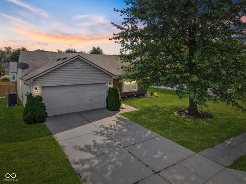 9925 Cedarstone Ln, Avon, IN, 46123-9164 | Card Image