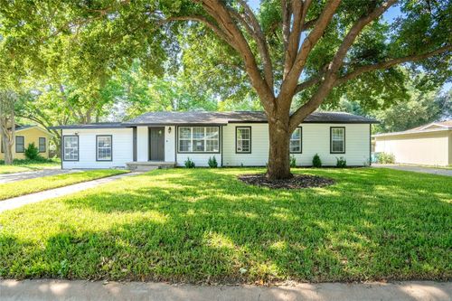 908 Kent St, Taylor, TX, 76574-1541 | Card Image