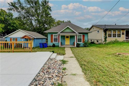 326 E Main St, Odessa, MO, 64076-1112 | Card Image