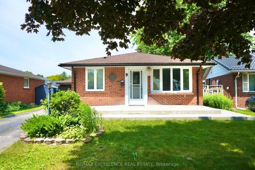 9 Jena Cres, London, ON, N5V1L3 | Card Image