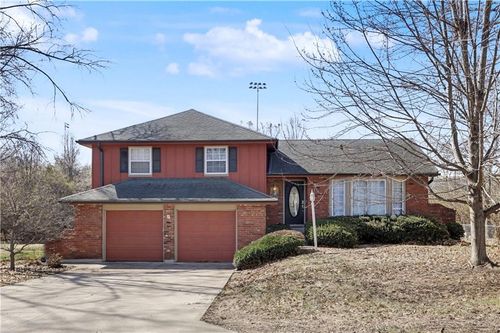 6905 E 129th St, Grandview, MO, 64030-2615 | Card Image