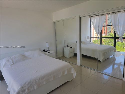 apt-1015-17021 N Bay Rd, Sunny Isles Beach, FL, 33160-3627 | Card Image