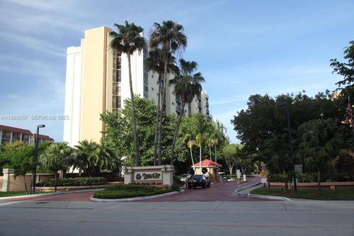 apt-517-17021 N Bay Rd, Sunny Isles Beach, FL, 33160-3622 | Card Image